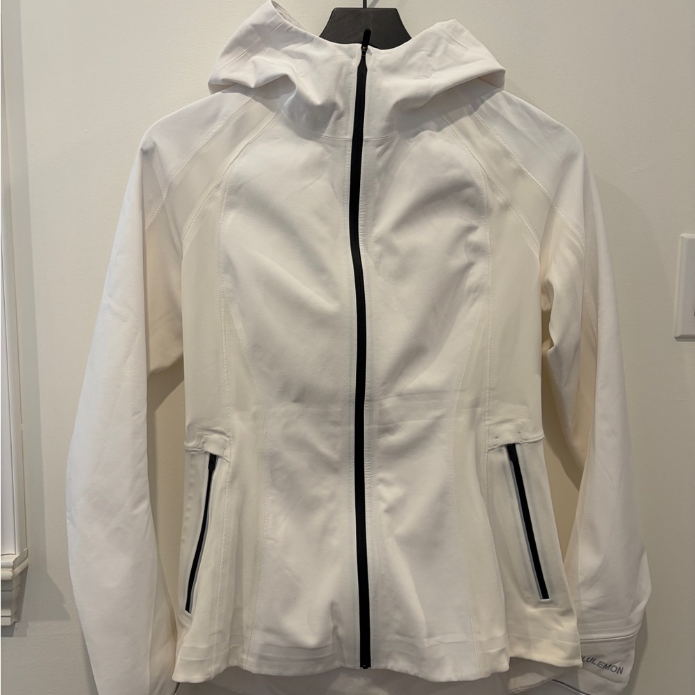 Lululemon Athletica Break a Trail jacket size 6 white